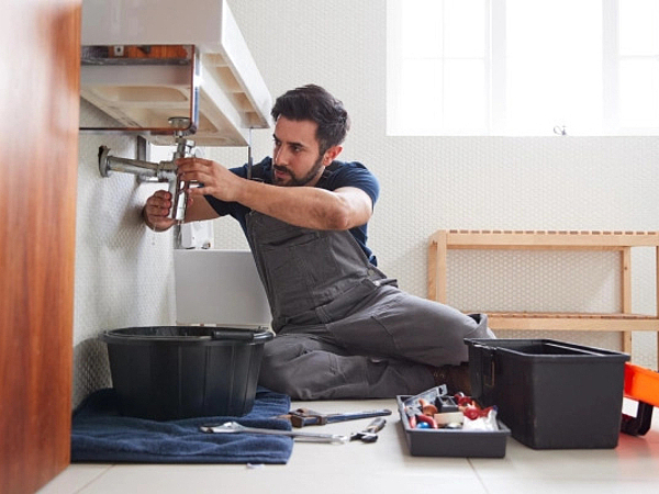 Do Handyman Repairs Help Before Painting a Home?